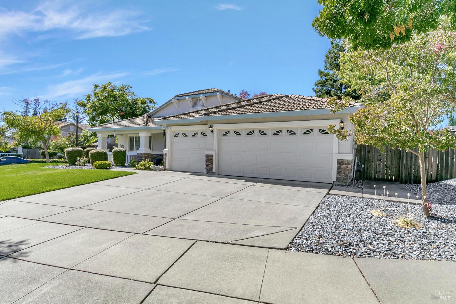 3257 Vista Del Lago Way