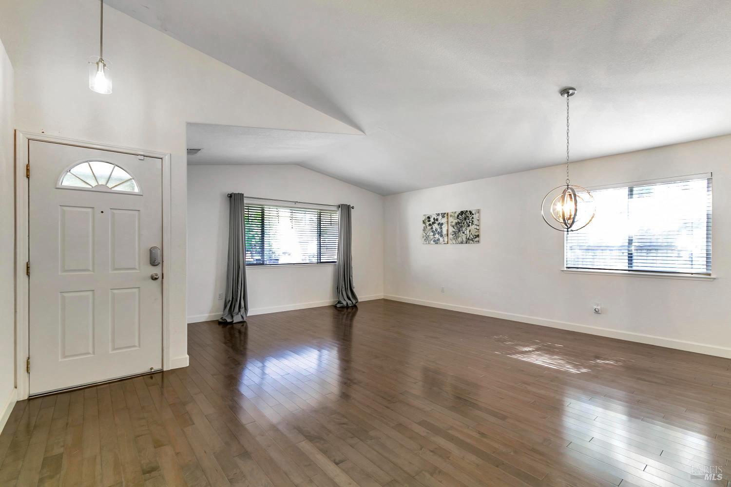 3257 Vista Del Lago Way