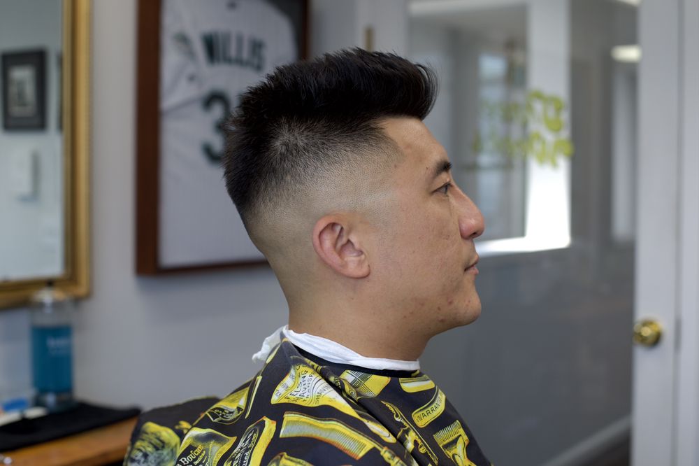 Three Weeks Barbershop Logo